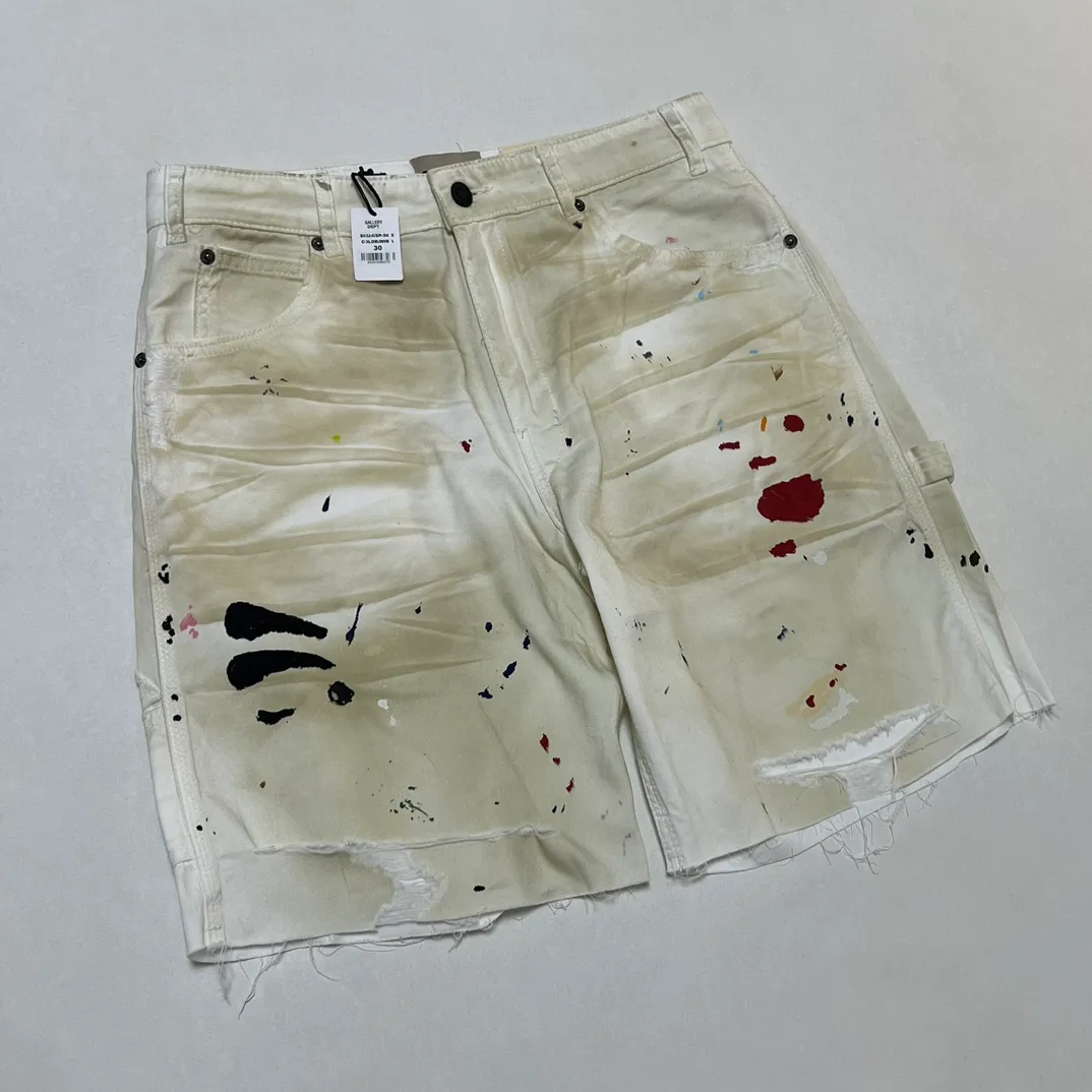 GALLERY DEPT. FLEA CARPENTER SHORTS Ink-cut knife-cut mud-dyed denim shorts. Destroy VINTAGE distressed denim shorts. Distressed white S-XL. Rewashed cement-dyed to make it old. Knife cut holes. Cat whiskers are worn. Customized full set with logo accessories. Purely handmade acrylic splash-ink graffiti.